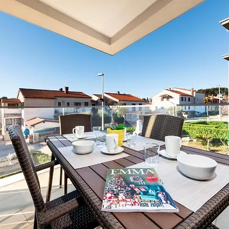 Sunny Day - Apartment With Parking Rovinj Exterior foto