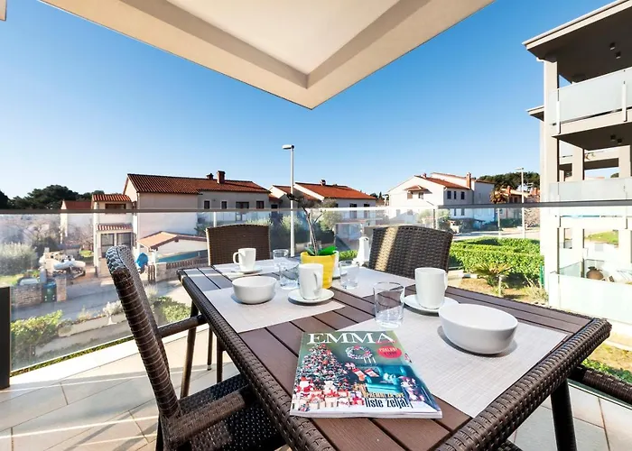 Sunny Day - Apartment With Parking