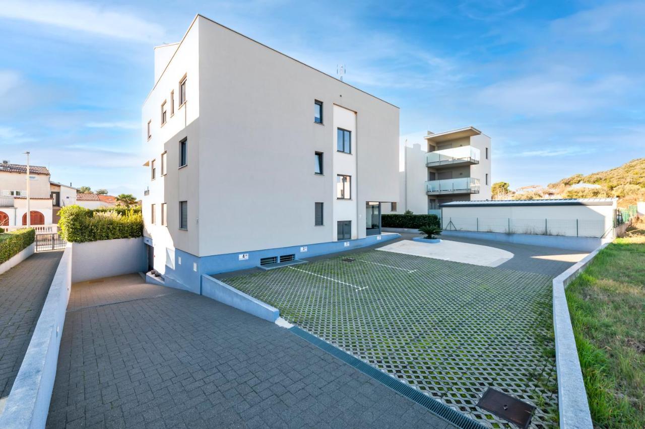 Sunny Day - With Parking Apartment Rovinj