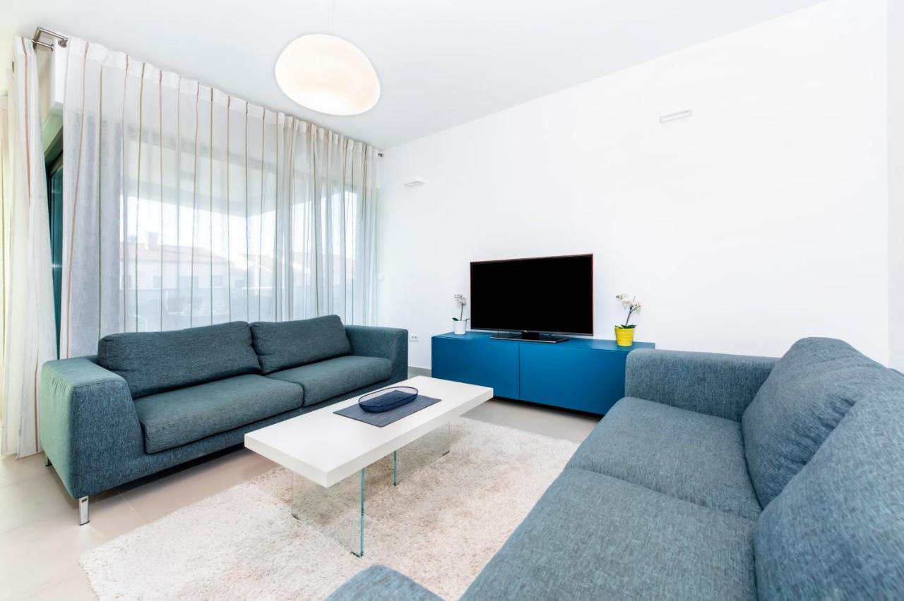 Sunny Day - With Parking Apartment *
